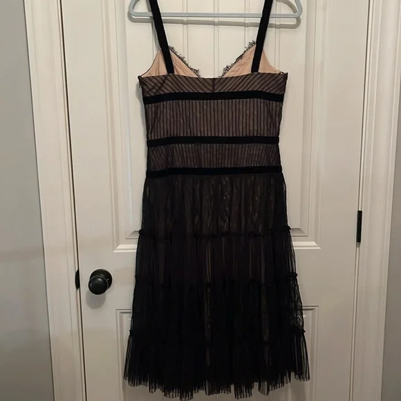 EUC BCBG lace black dress size 10 - Picture 4 of 5